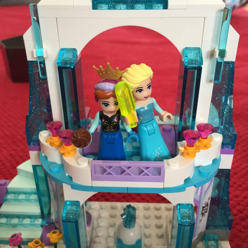 Die Frozen Schwestern Anna und Elsa in der Legoversion