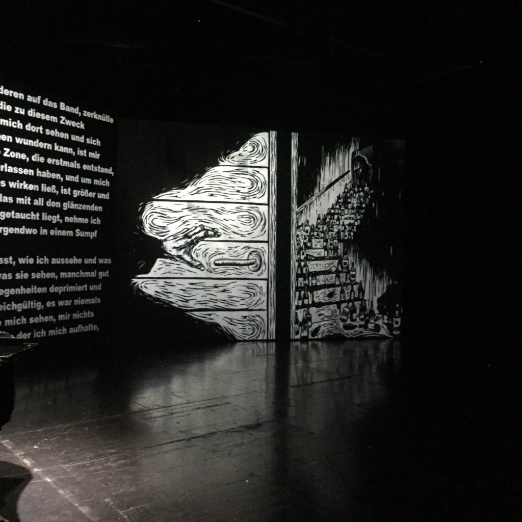 Knausgard Sterben Theater Bremen Projektion mit Text
